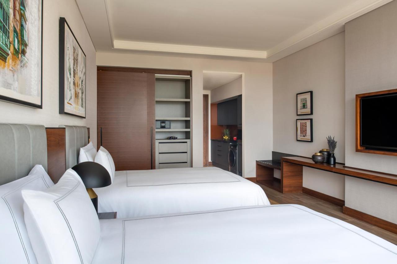 Swissotel Living Djedda Buitenkant foto A room at the hotel