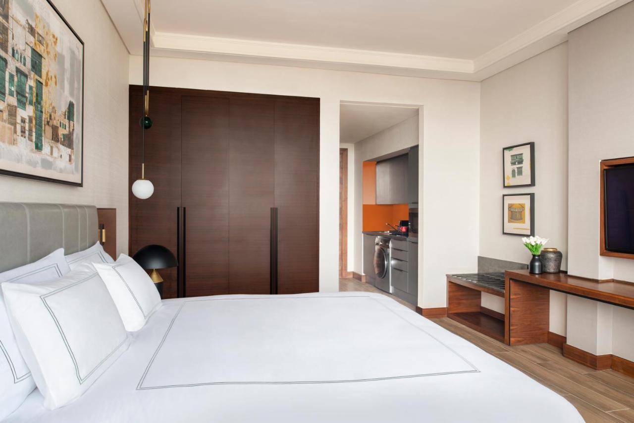 Swissotel Living Djedda Buitenkant foto A room at the hotel