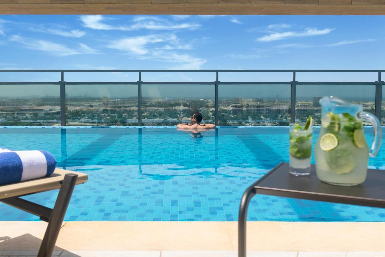 Swissotel Living Djedda Buitenkant foto The swimming pool at the hotel