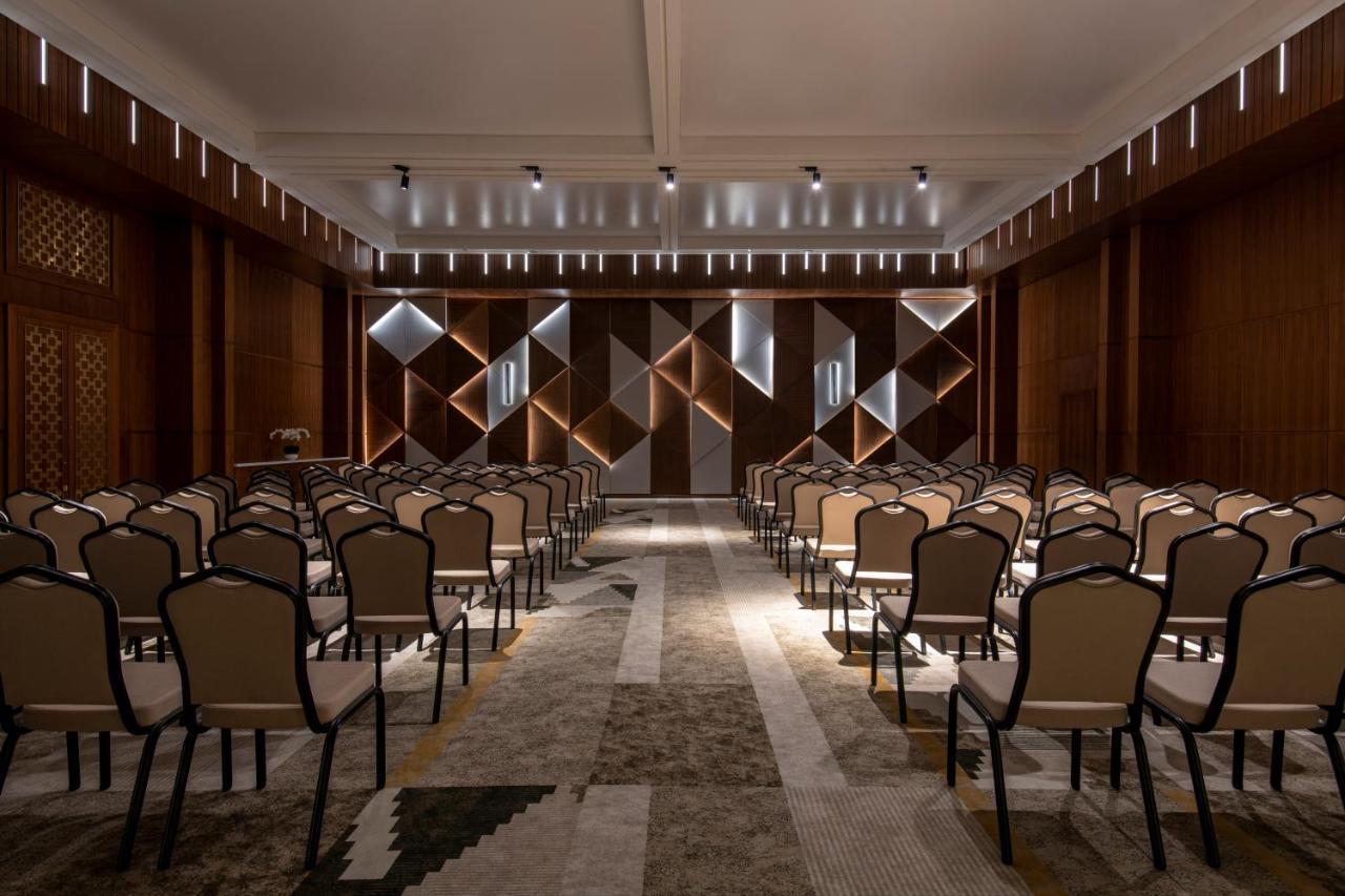 Swissotel Living Djedda Buitenkant foto The interior of the main conference hall