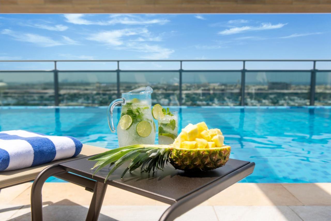 Swissotel Living Djedda Buitenkant foto The pool at the hotel
