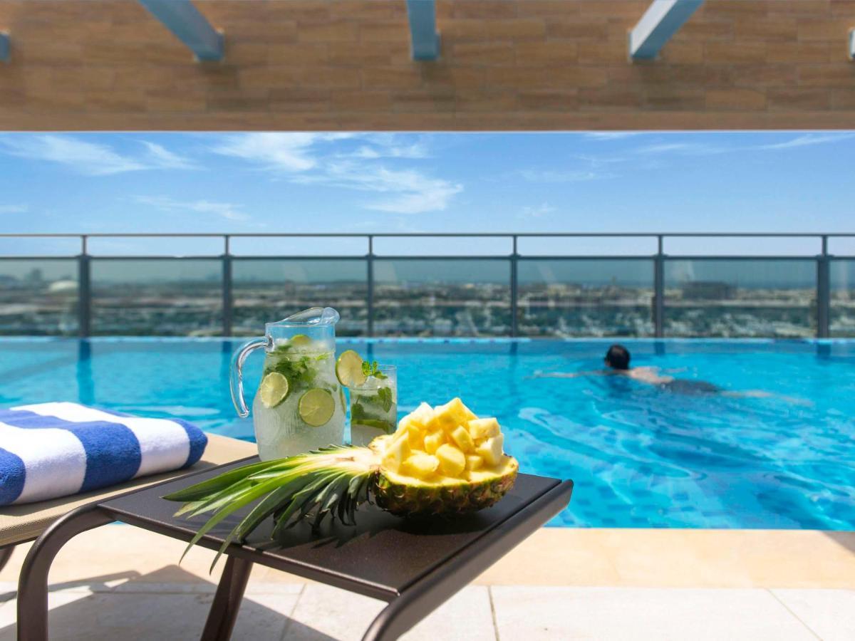 Swissotel Living Djedda Buitenkant foto The swimming pool at the hotel