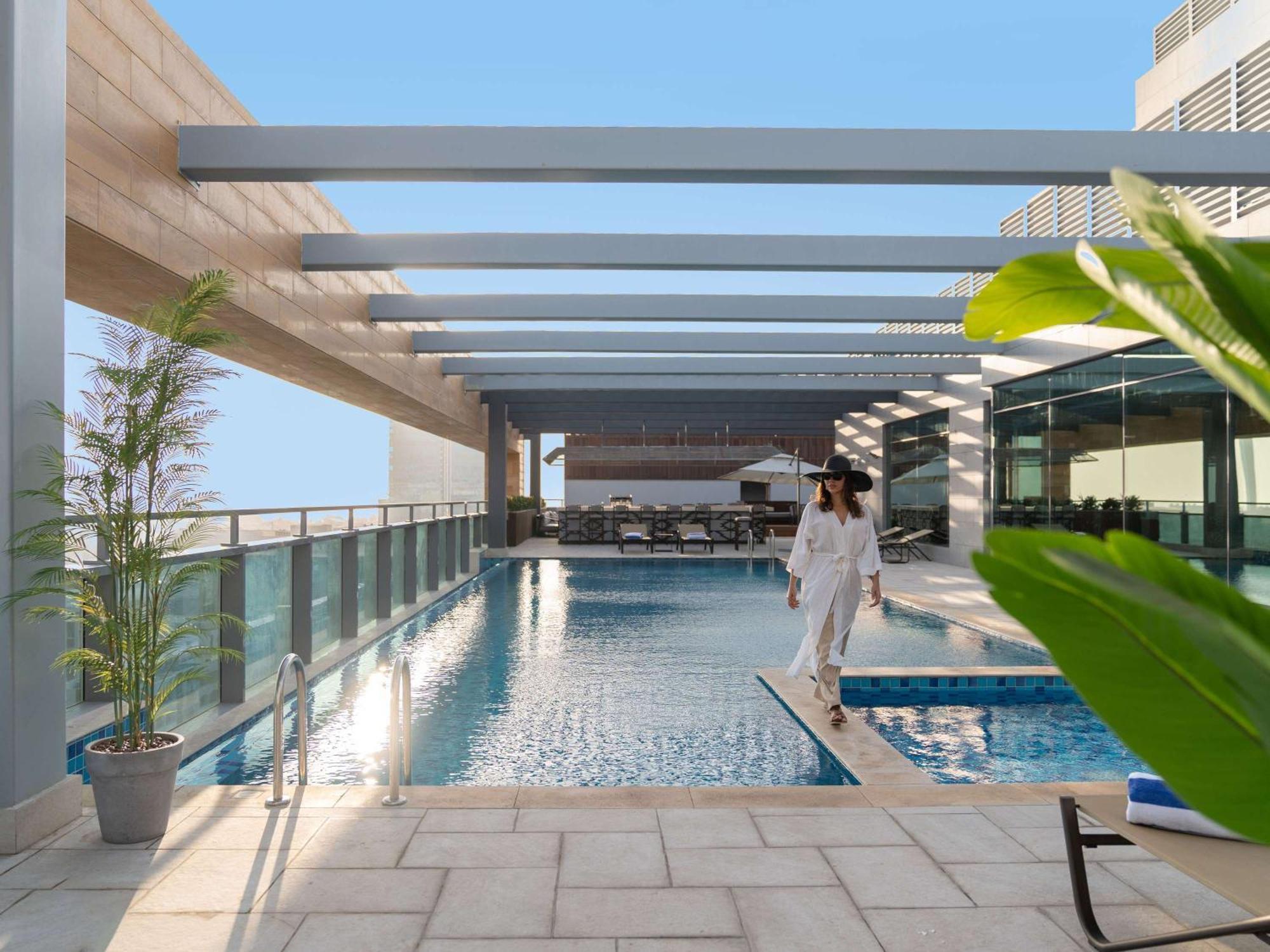 Swissotel Living Djedda Buitenkant foto The swimming pool at the hotel