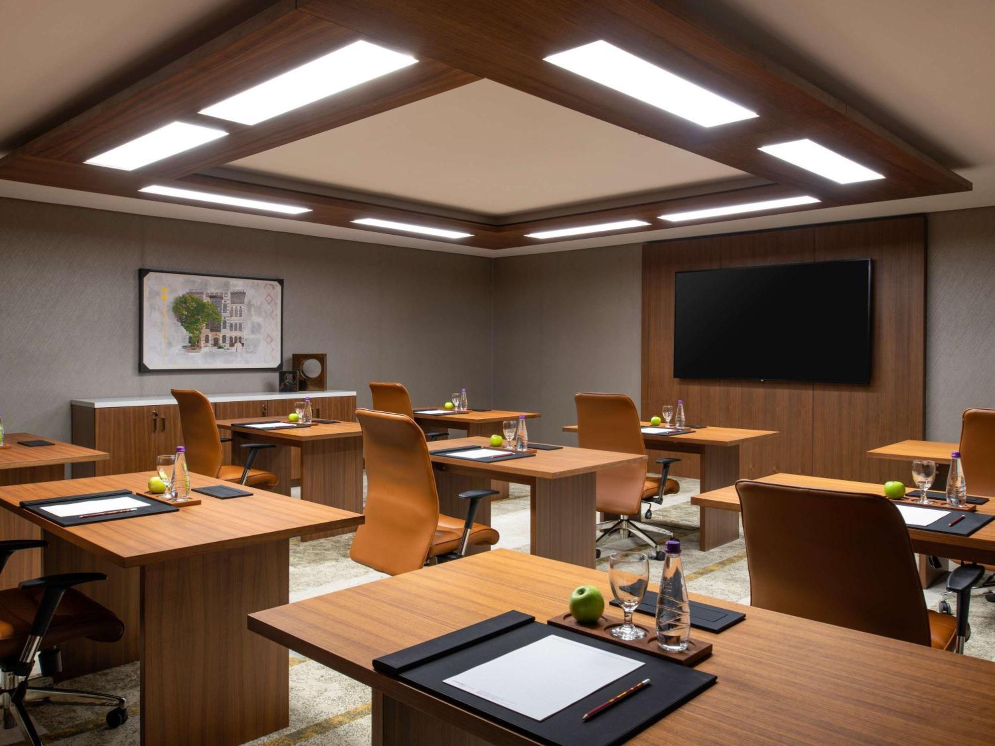 Swissotel Living Djedda Buitenkant foto Meeting room