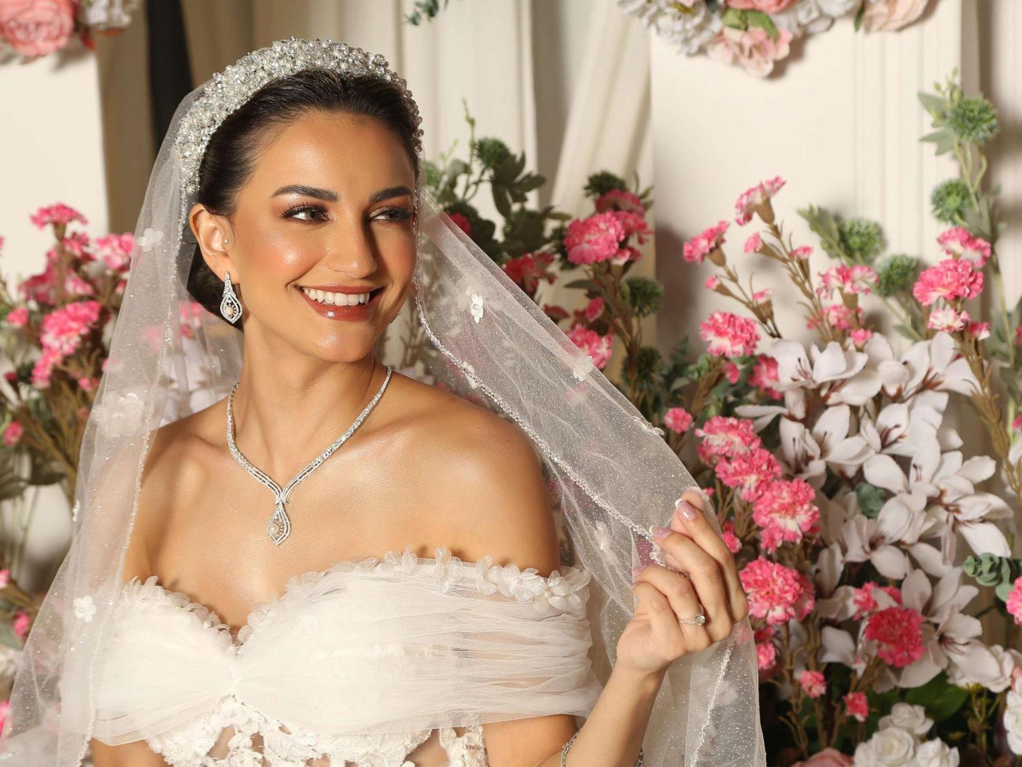 Swissotel Living Djedda Buitenkant foto A bride wearing a veil